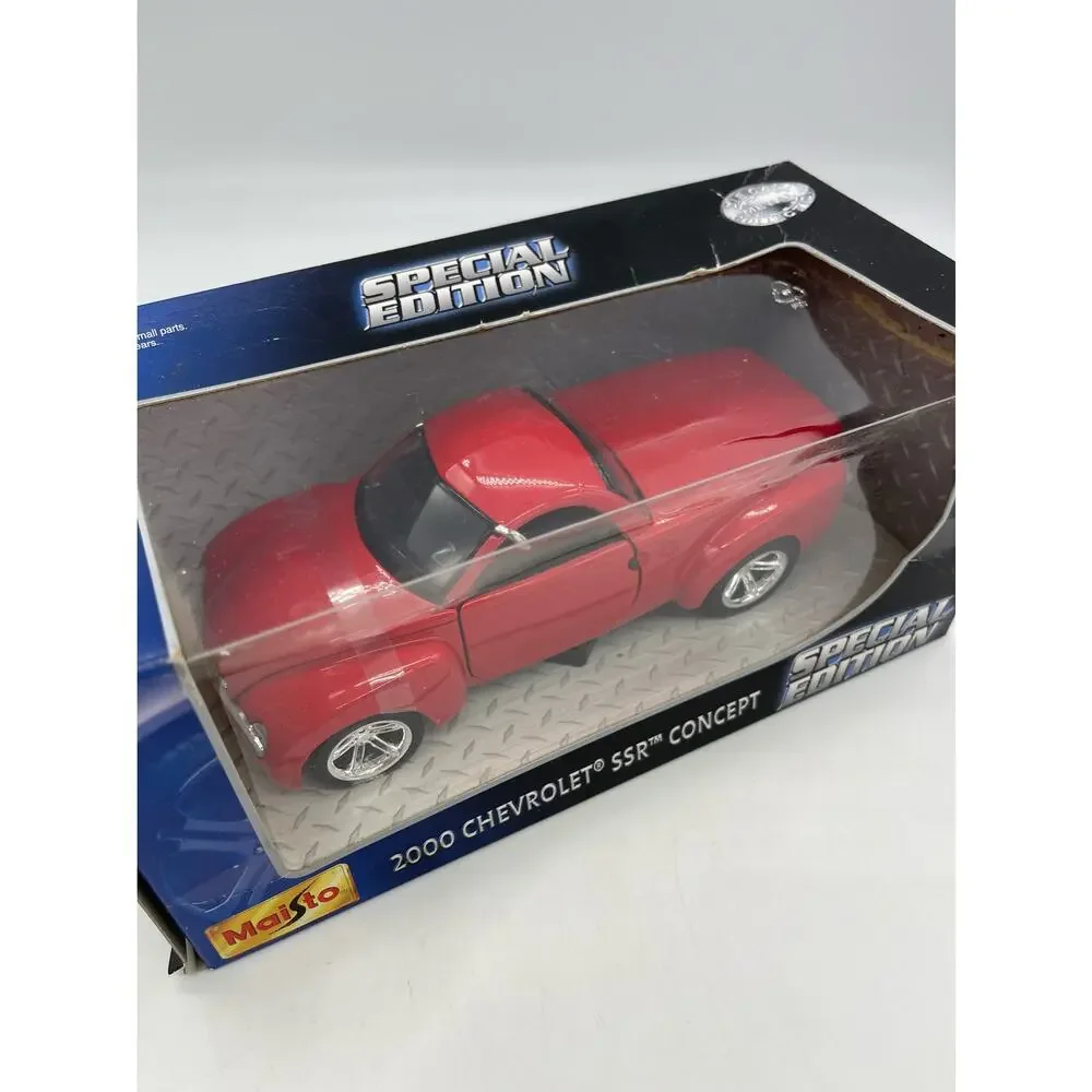 Maisto 2000 Chevrolet SSR Concept Red 1:25 Special Edition